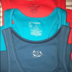 Bundle of 3 tank tops!